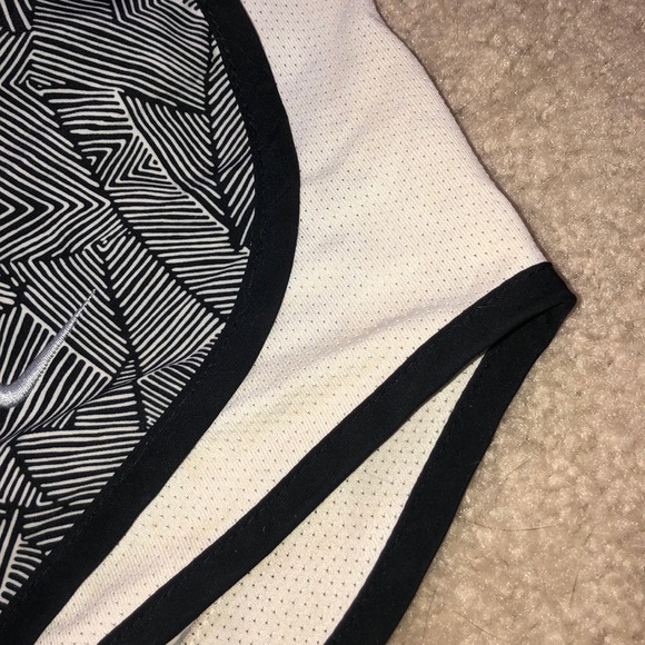 Black and White nike shorts - Picture 3 of 9